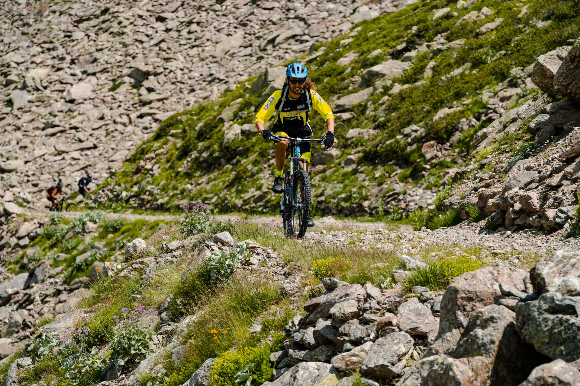 MOUNTAIN BIKE
