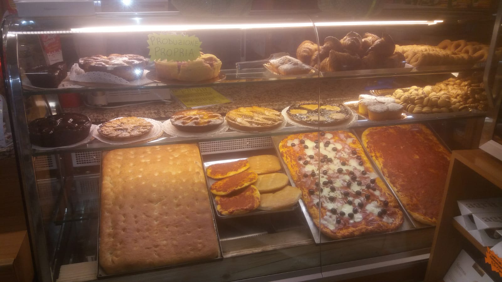 BOULANGERIE / ÉPICERIE – « UN PEU DE TOUT »